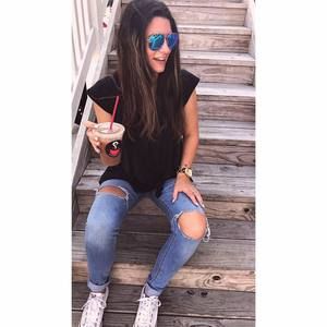 Meet your Posher, Mia